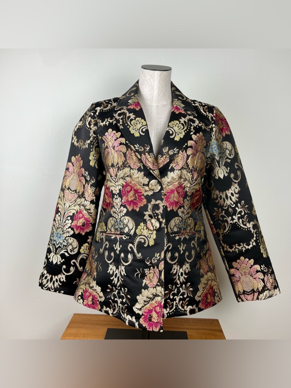 Berek Court-Style Floral Jacquard Design Gold & Black Jacket